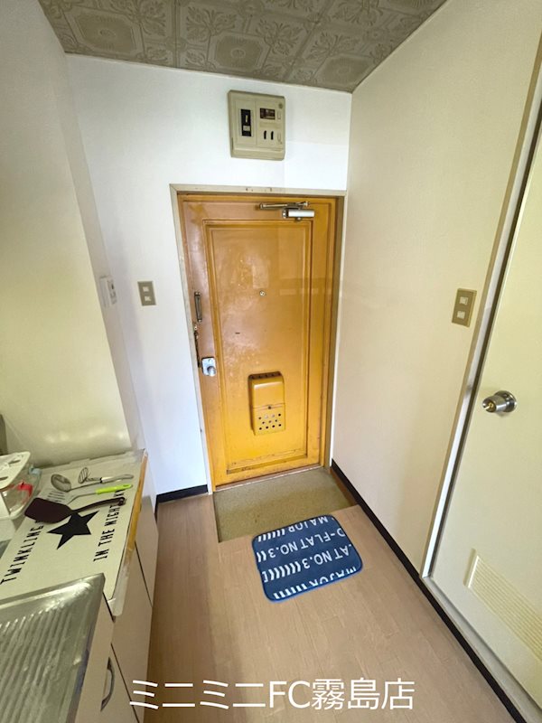 クリスタルハイム 玄関