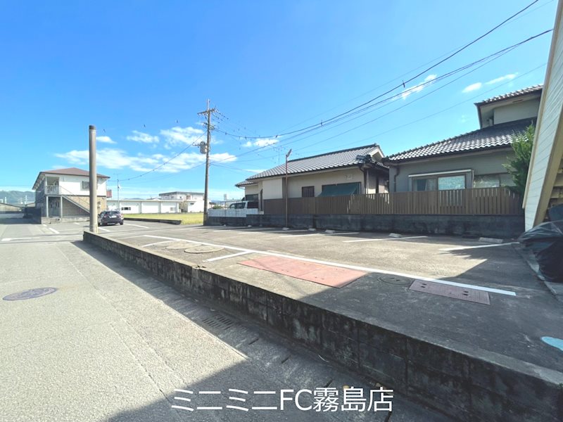 サウスヴリーズ国分 駐車場