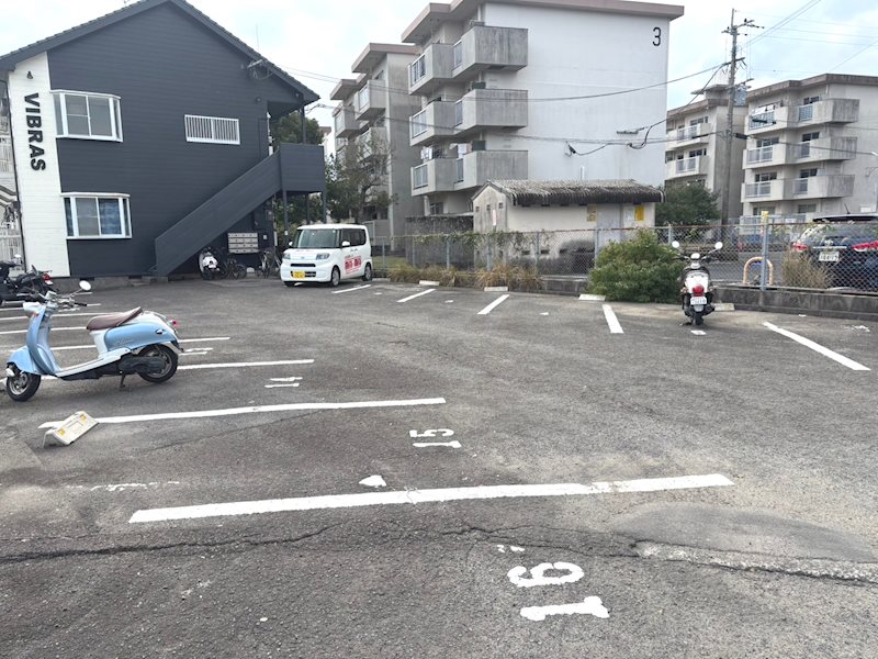 VIBRAS 駐車場