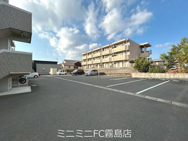 鹿児島県霧島市隼人町住吉 駐車場