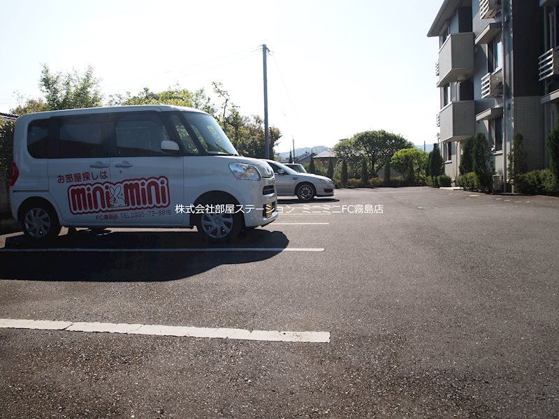 アルベラータⅡ 駐車場