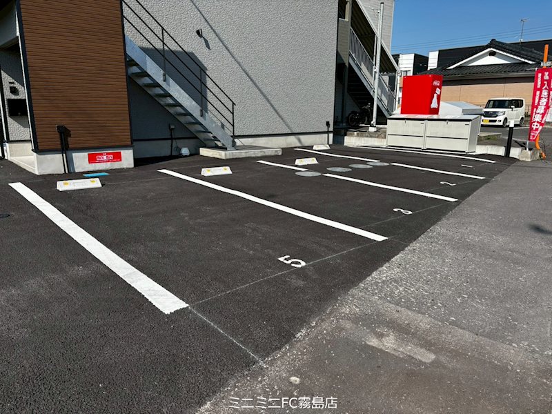 YOUNEXT GARAGE 駐車場
