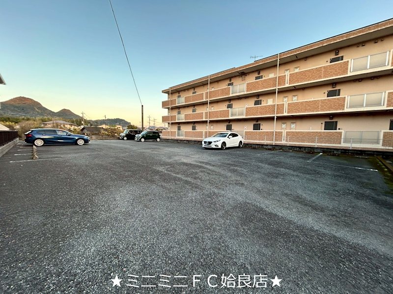 鹿児島県姶良市西餅田 駐車場