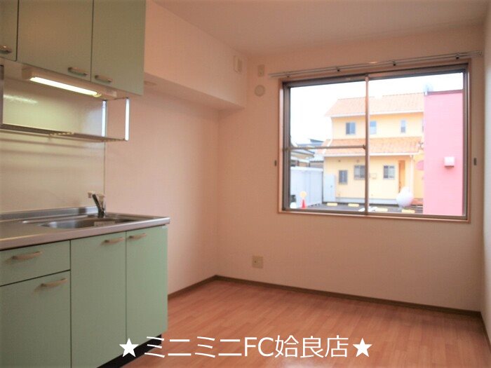 鹿児島県姶良市松原町３丁目 リビング
