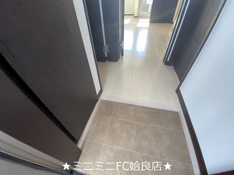 鹿児島県姶良市西餅田 玄関