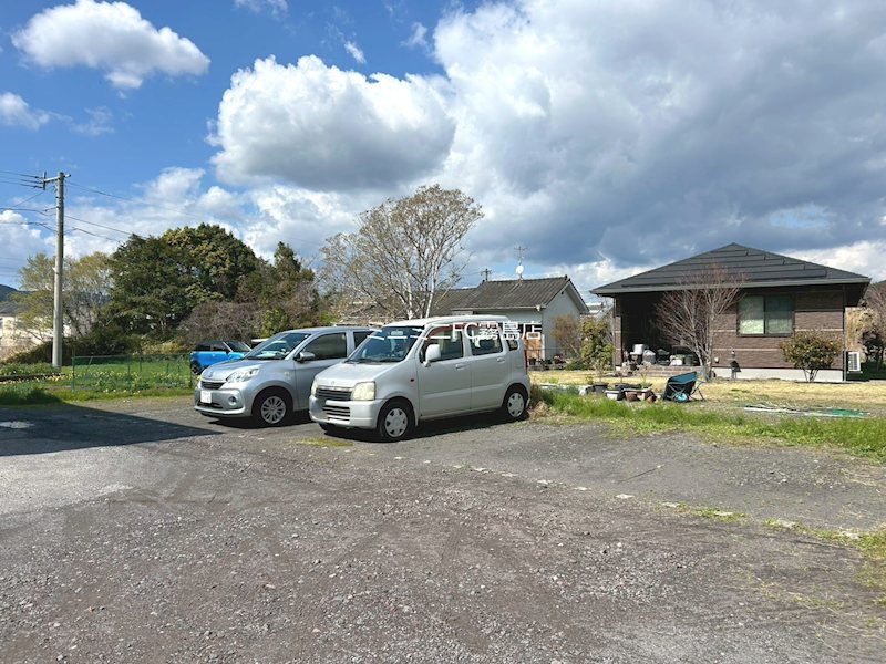 コーポONE 駐車場