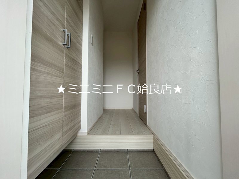 鹿児島県姶良市西餅田 玄関