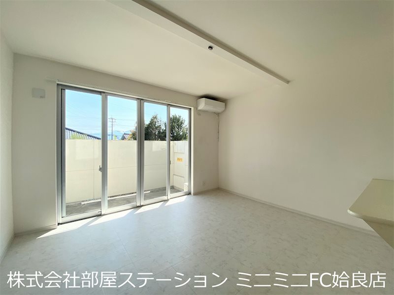 鹿児島県姶良市東餅田 リビング