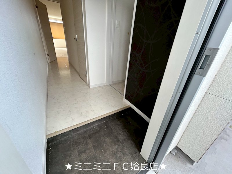 鹿児島県姶良市東餅田 玄関