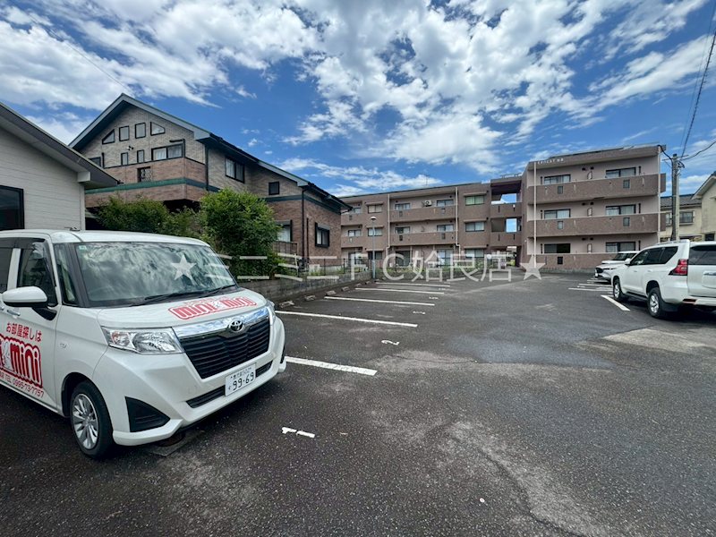 鹿児島県姶良市西餅田 駐車場