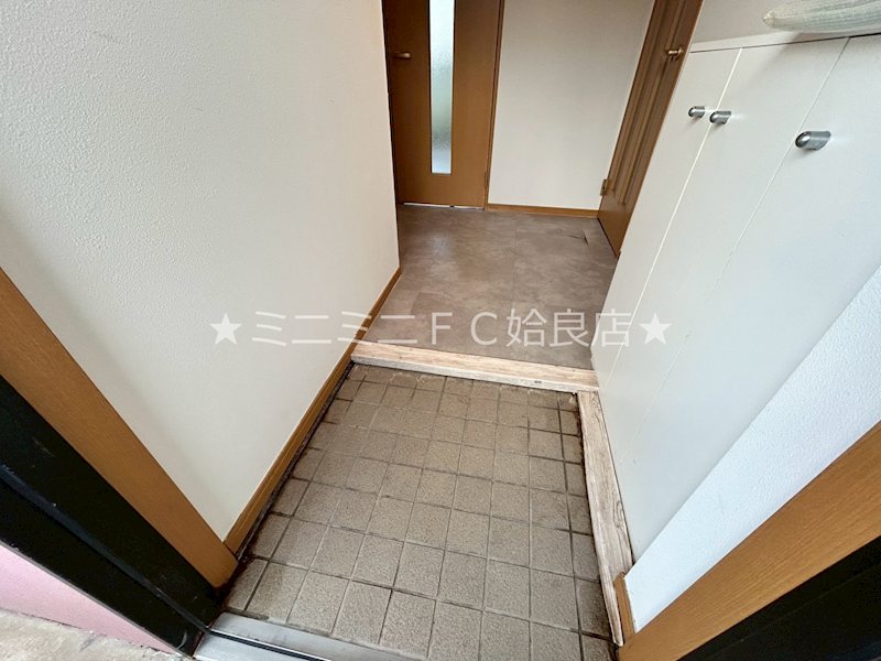 鹿児島県姶良市西餅田 玄関