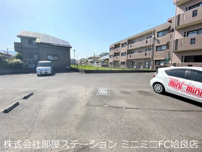 鹿児島県姶良市西餅田 駐車場