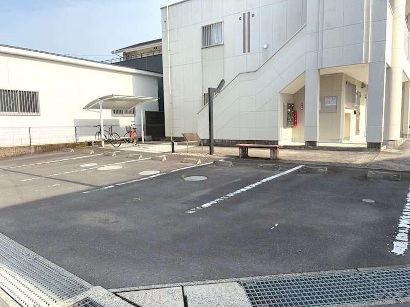 スモールガーデン巧 駐車場