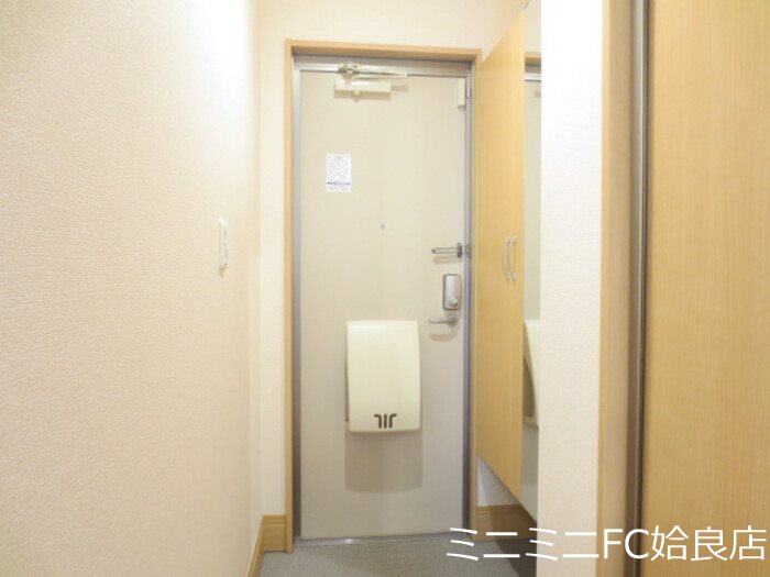 鹿児島県姶良市東餅田 玄関