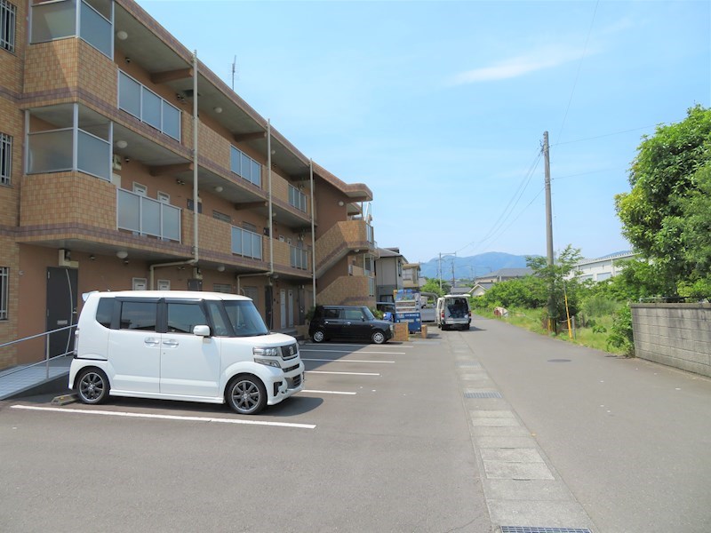 鹿児島県姶良市東餅田 駐車場