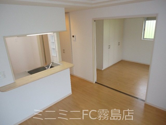 鹿児島県霧島市国分野口西 リビング