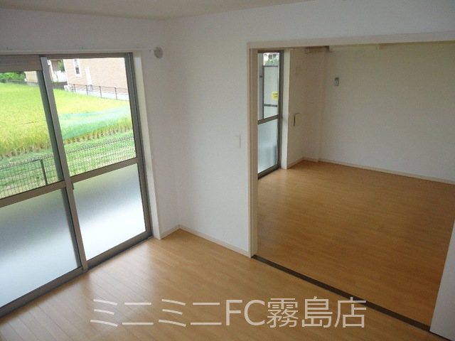鹿児島県霧島市国分野口西 ベッドルーム