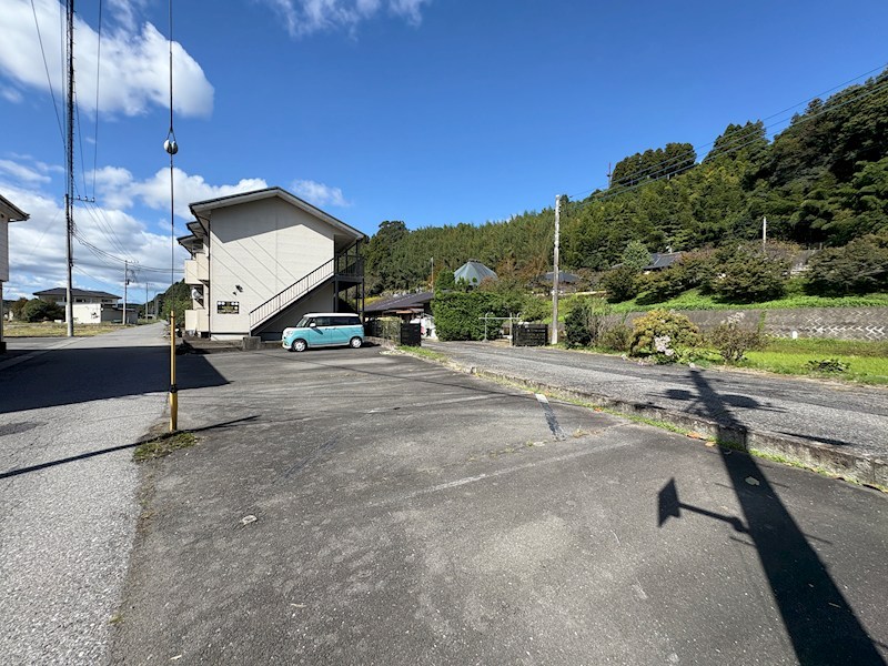　コーポさがみ 駐車場