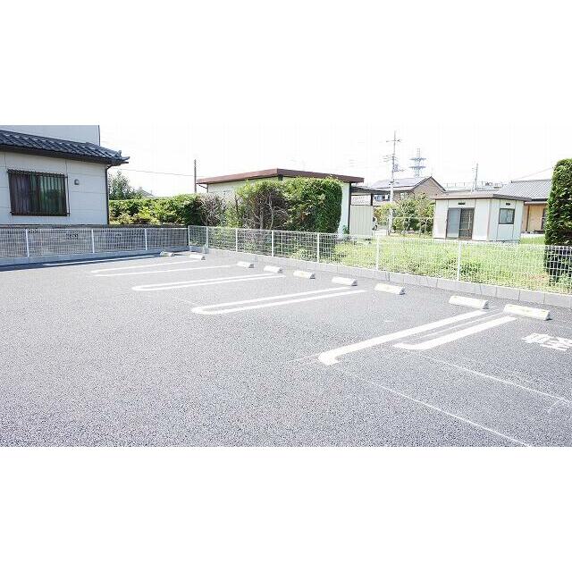 　ヴァルム・プラッツ・リーベ 駐車場