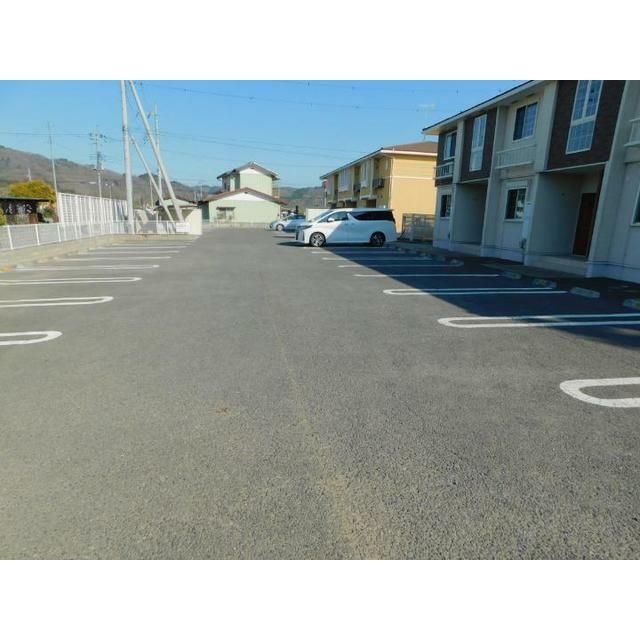 　フェリーチェ・パルテンツァ　 駐車場