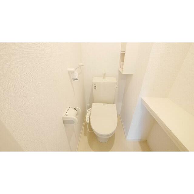 　クレセント　Ｆ棟　 トイレ
