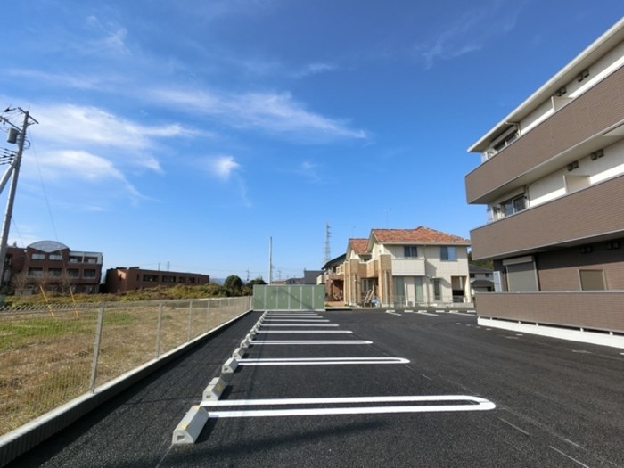 　グランテラス紫塚　Ⅱ棟　 駐車場