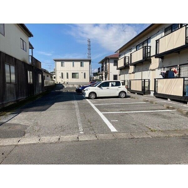 　ハピネス　A棟 駐車場