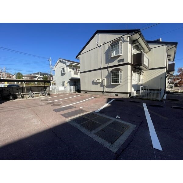 　トゥインクル坂本　A棟　 駐車場