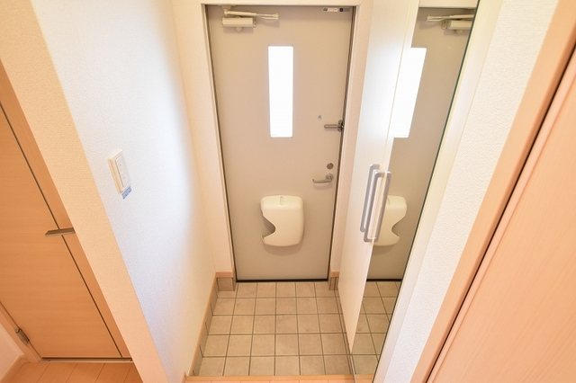 　グランデ・マーカス　C棟　 玄関