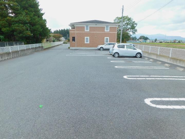 　カルム　Ａ棟　 駐車場