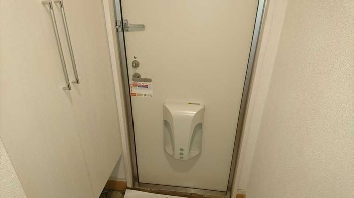 　ヴィラ・アザレア　C棟　 玄関