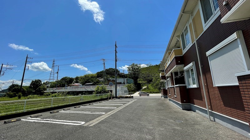 　サンプラザ　Ｂ棟　 駐車場