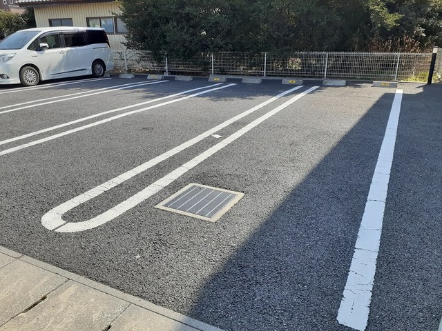 ビオラ・ソレアード 駐車場