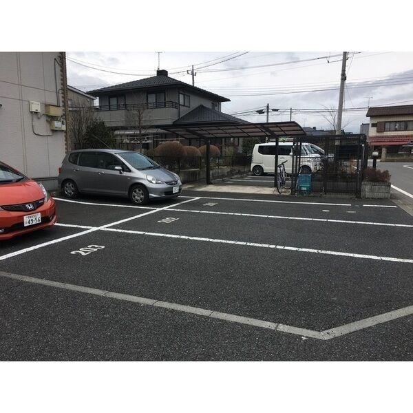 　リジェンヌ 駐車場