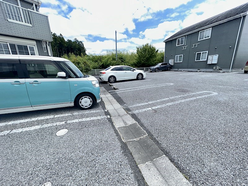 　エミール　Ａ棟 駐車場