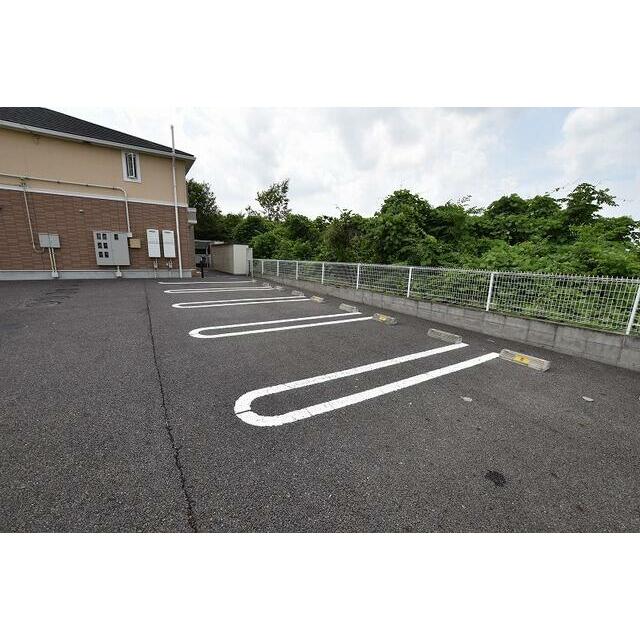 　ミラージュ　Ｃ棟 駐車場