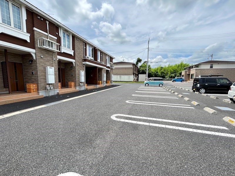 　クレセント　Ｄ棟　 駐車場