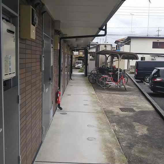 レオパレスタナヒガーデン 玄関