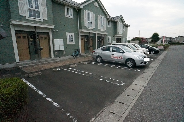 ペルル 駐車場