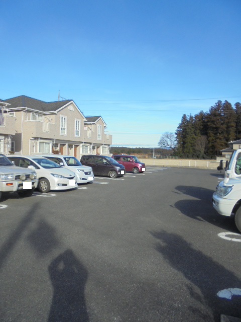クラベールＢ 駐車場