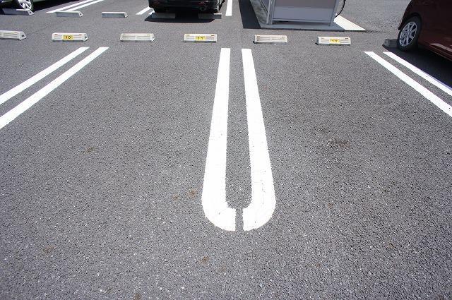 サンレミＢ 駐車場