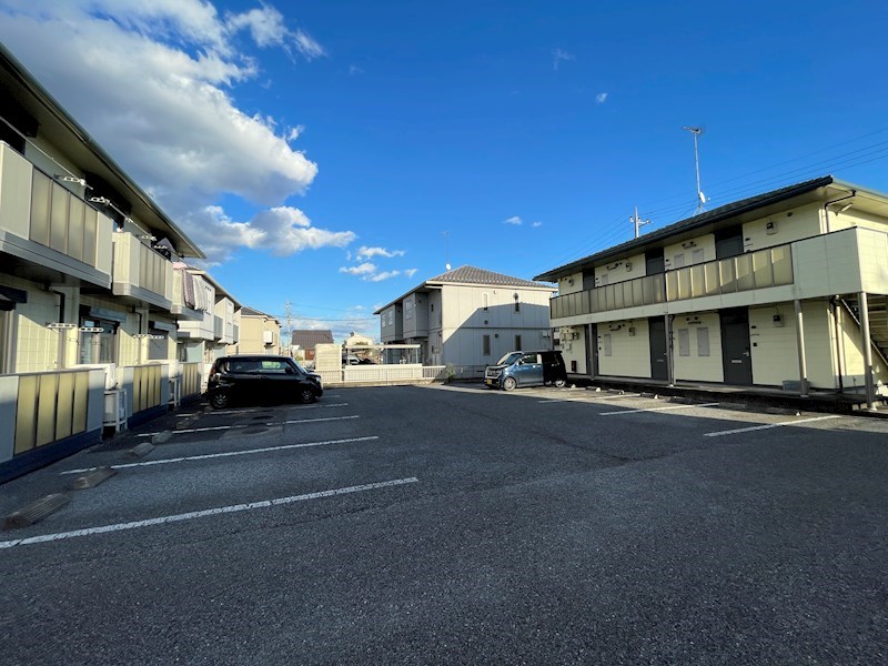 　アンソレイエ　F棟 駐車場