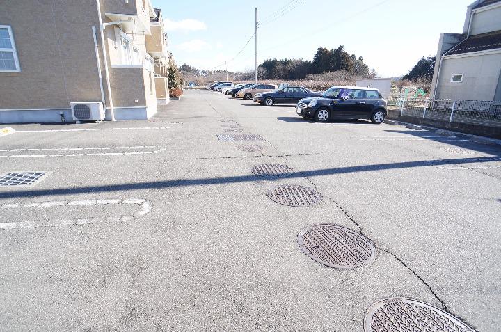 プラシードＡ 駐車場