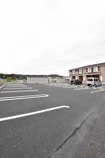　クレセント　Ｄ棟 駐車場