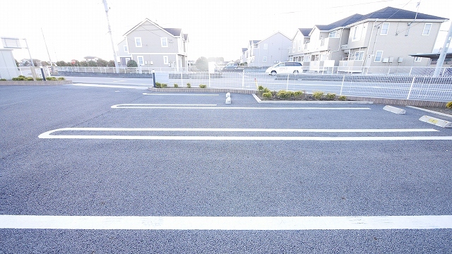 アルカンシエルＢ 駐車場