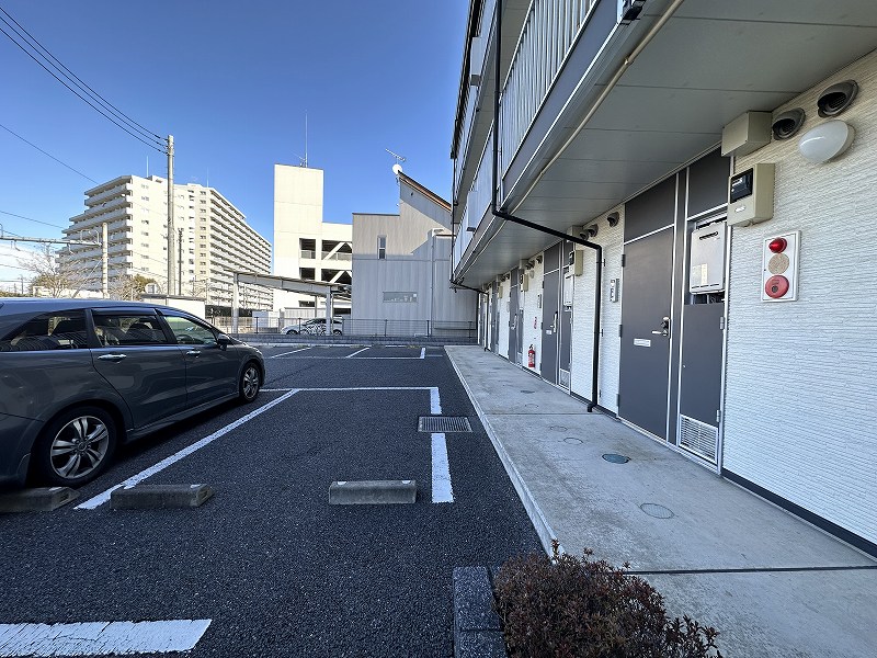 レオパレス中今泉 玄関