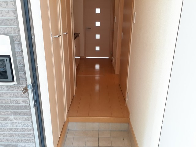 ラポレネス 玄関