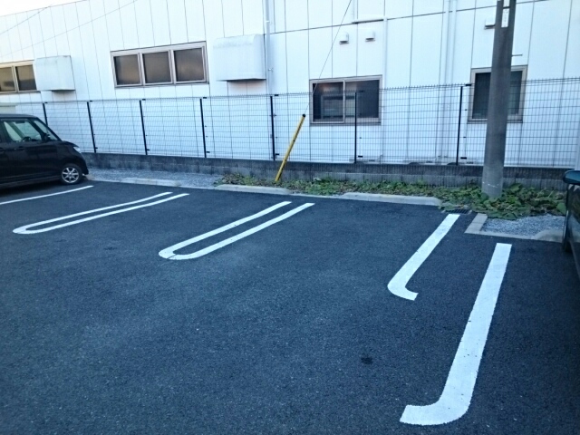 ラポレネス 駐車場