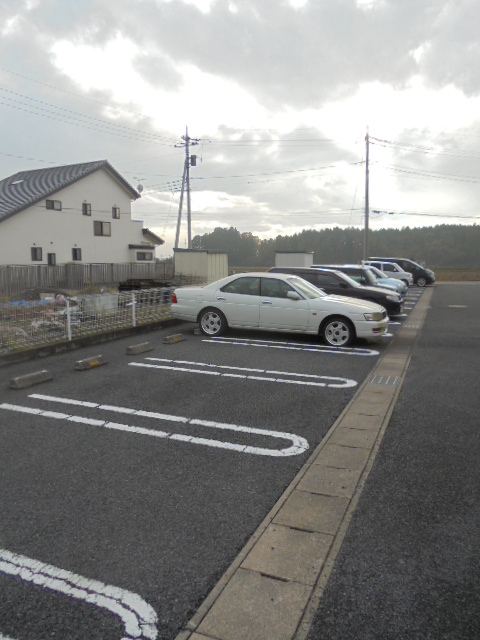 アスティオスＡ 駐車場