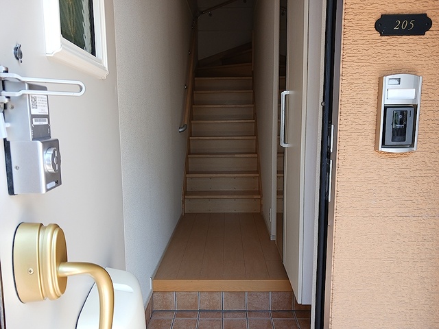 アザレア六番館 玄関